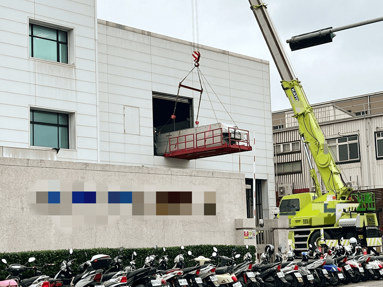 新竹科技廠吊掛搬遷04.png